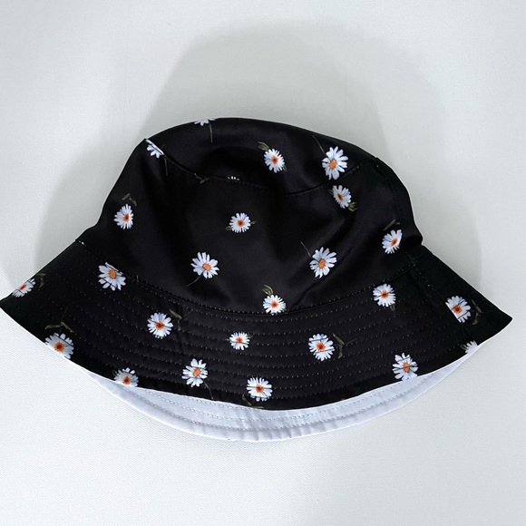 Alice Olivia Daisy printed reversible bucket hat white black - Picture 2 of 4